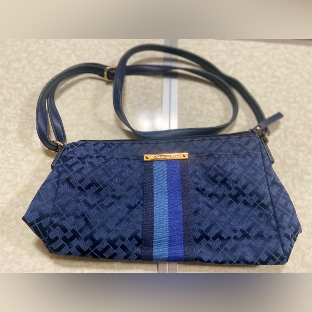 Tommy Hilfiger Purse - Picture 13 of 13